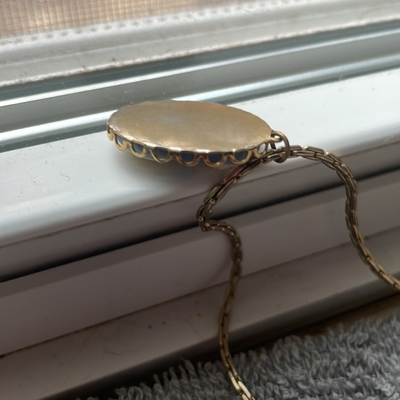 Sarah Coventry 17” gold chain 4.5 ext. about 1” by 3/4” width light blue Cameo - Picture 4 of 12